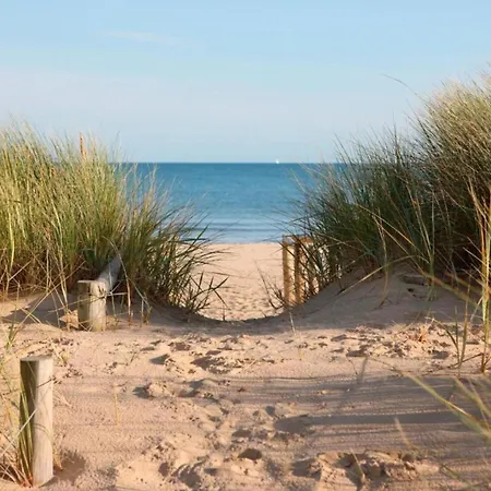 On Near Town Center, Cleaning Included Apartment Oostduinkerke