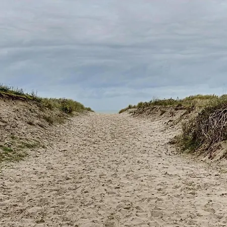 Apartment On Near Town Center, Cleaning Included Oostduinkerke